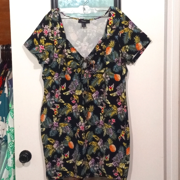 Forever 21 Dresses & Skirts - 🧁B2G1🧁 Forever 21 + Black Bodycon Dress with Tropical Floral Fruit Print